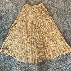Boutique pleated skirt! Medium